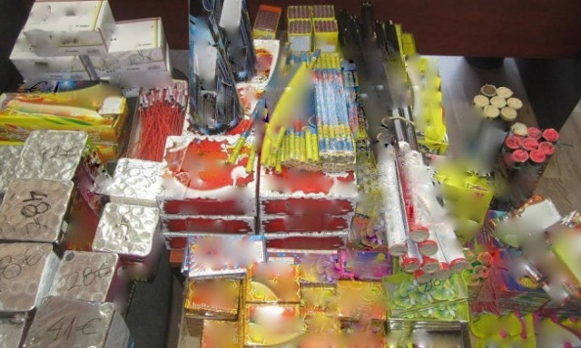 Ιωάννινα: Χειροπέδες σε 20χρονη που βρέθηκε με 6.310 πυροτεχνήματα στα χέρια