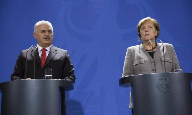 Γερμανία: Επεισοδιακή συνέντευξη Τύπου - Ο Γιλντιρίμ «αρπάχτηκε» με δημοσιογράφο