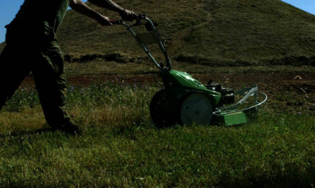 Φρικτός θάνατος 14χρονης από μηχανή του γκαζόν