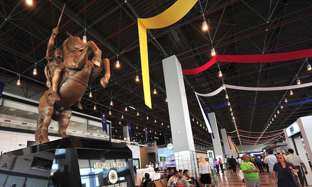 Είναι επίσημο! Άλλαξε όνομα το αεροδρόμιο των Σκοπίων και ο αυτοκινητόδρομος της χώρας