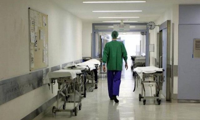 Θέσεις εργασίας: Απίστευτο! Ζητούν Έλληνες γιατρούς με μισθό 11.000 ευρώ (αφορολόγητα)