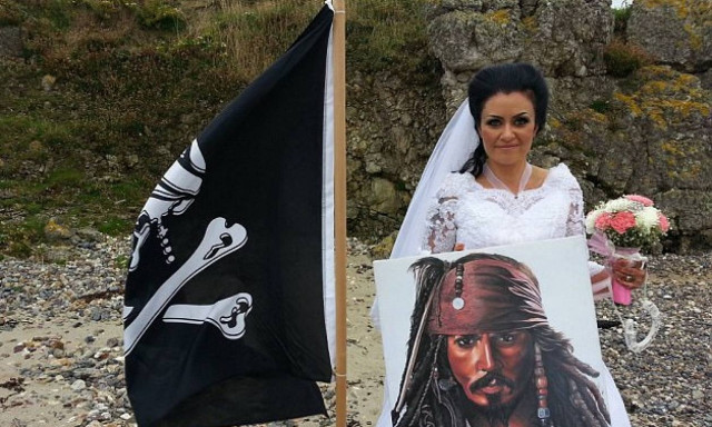 Παντρεύτηκε το φάντασμα ενός πειρατή και τώρα φοβάται ότι είναι έγκυος! (pics)