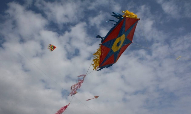 Καθαρά Δευτέρα - Καιρός - Η ΕΜΥ προειδοποιεί: Σε αυτές τις περιοχές θα βρέξει