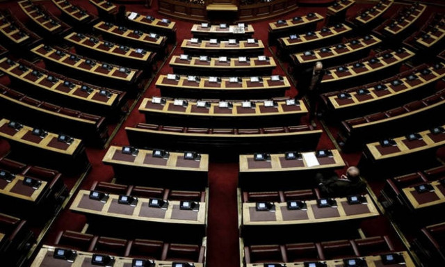 Hatzidakis warns ND may walk out of Novartis vote if gov't insists on 10 ballot boxes