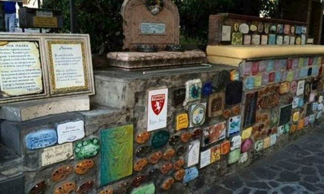 Το Αλάσιο της Ιταλίας έχει το δικό του βιβλίο... προσωπικοτήτων! (pics)