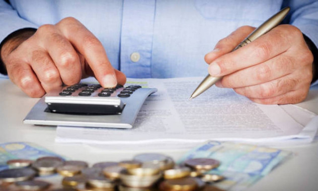 Πώς θα ρυθμίσετε τα χρέη σας στην Εφορία σε 12 ή 24 δόσεις