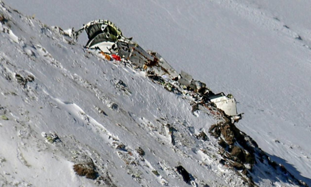 Θρίλερ στο Ιράν: Εντοπίστηκαν τα πρώτα πτώματα των επιβατών του αεροσκάφος που συνετρίβη (Pics)