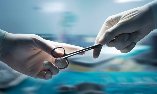 Ινδία: Γιατροί αφαίρεσαν όγκο σχεδόν δύο κιλών από τον εγκέφαλο 31χρονου