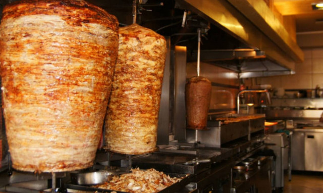 Η αφίσα σουβλατζίδικου που έχει ρίξει το διαδίκτυο (photo)