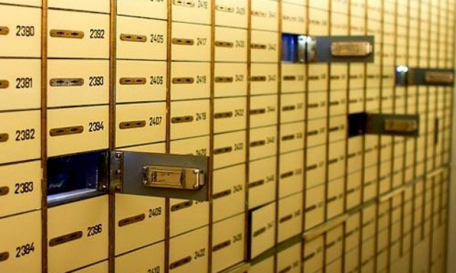 Σαρώνει η Εφορία – Μπαράζ κατασχέσεων ακόμη και έφοδος σε τραπεζικές θυρίδες