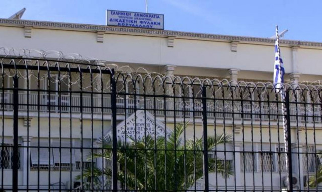 Ένταση στον Κορυδαλλό με ομάδα κρατουμένων