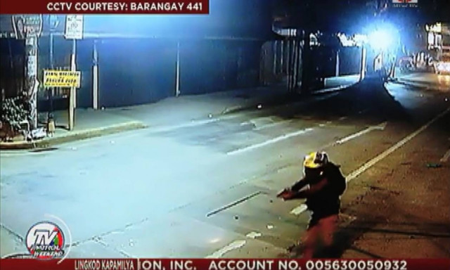 Βίντεο-ΣΟΚ: Προσπάθησε να τον μαχαιρώσει για να τον ληστέψει – Δεν ήξερε όμως ότι ήταν αστυνομικός