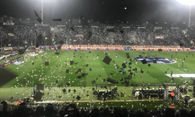 ΠΑΟΚ-Ολυμπιακός: Χαμός στην Τούμπα - Τραυματίστηκε ο Όσκαρ Γκαρθία, διακοπή στο ντέρμπι!