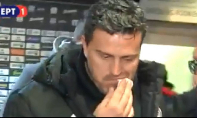 ΠΑΟΚ – Ολυμπιακός: Με βαμβάκι στο στόμα έφυγε από το γήπεδο ο Γκαρθία (vid)