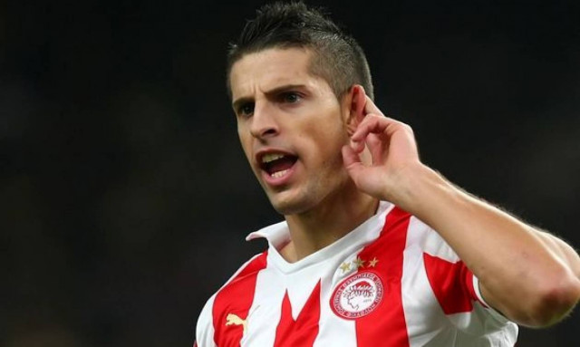 ΠΑΟΚ – Ολυμπιακός LIVE: Τα… έδειξε στους οπαδούς του ΠΑΟΚ ο Μιραλάς (vid)