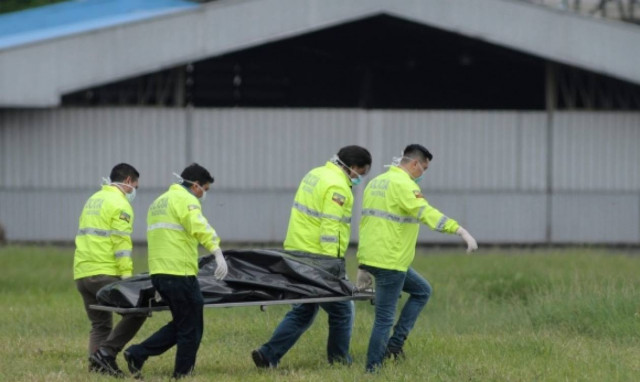 Φρικτό δυστύχημα σε πτήση προς Νέα Υόρκη: Δύο άνδρες έπεσαν από αεροπλάνο που απογειωνόταν (Vids)