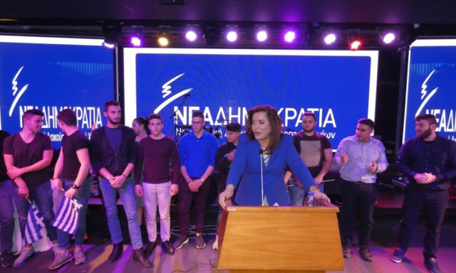 Χανιά - Η μαντινάδα της Ντόρας Μπακογιάννη: «Με τα δικά σας τα φτερά πετώ και δεν θα φοβούμαι»