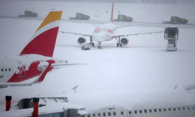 Φονικό ψύχος σαρώνει την Ευρώπη: Έκλεισε το αεροδρόμιο της Γενεύης