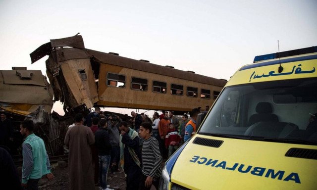 Σφοδρή σύγκρουση τρένων στην Αίγυπτο: Τουλάχιστον 15 οι νεκροί - Συγκλονιστικές φωτογραφίες