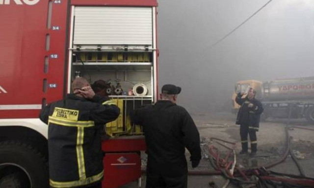 Συναγερμός στη Λάρισα: Σε εξέλιξη μεγάλη πυρκαγιά σε εφορία