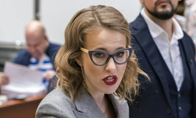 Ρωσία: Επίθεση δέχθηκε στη Μόσχα η αντίπαλος του Πούτιν, Ξένια Σαμπτσάκ