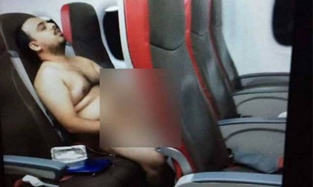 ΣΟΚ σε πτήση: Γδύθηκε, έβαλε πορνό και… πήρε αυτό που του άξιζε! (pics)