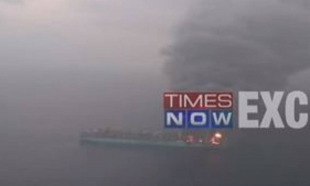 Μεγάλη πυρκαγιά σε φορτηγό πλοίο - Ένας νεκρός και τέσσερις αγνοούμενοι (vid)