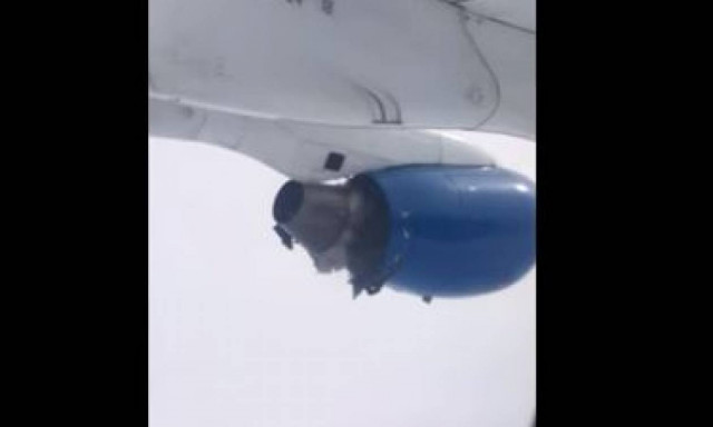 Τρόμος στον αέρα: Κινητήρας αεροσκάφους διαλύθηκε εν πτήσει! (vid)