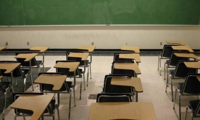 Θρίλερ στη Χαλκίδα – Παιδί εγκλωβίστηκε στα κάγκελα νηπιαγωγείου (pic-vid)