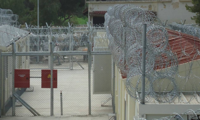 Migrants whose asylum request was rejected cause damages to Moria hotspot