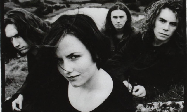 The Cranberries: «Θα τελειώσουμε αυτό που αρχίσαμε» στη μνήμη της Ντολόρες (Pics+Vid)
