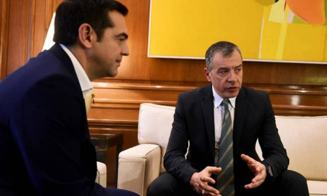 Σε εξέλιξη η συνάντηση Τσίπρα - Θεοδωράκη στο Μαξίμου