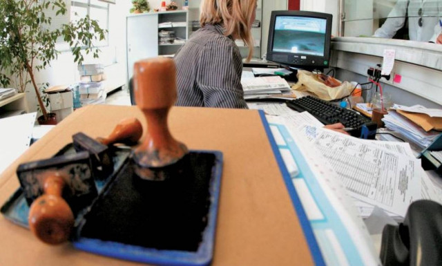 «Παγώνει» έως τις αρχές Απριλίου η αξιολόγηση των δημοσίων υπαλλήλων