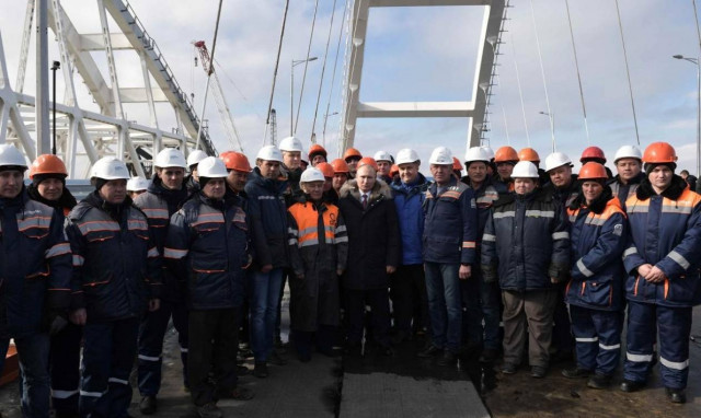 Πούτιν: Στην Κριμαία για την ένωση με τη Ρωσία τέσσερις μέρες πριν τις εκλογές (vid)