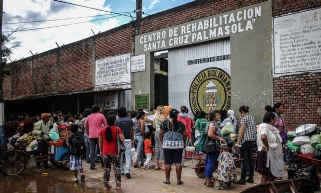 Βολιβία: Επτά νεκροί και 25 τραυματίες σε συγκρούσεις κρατουμένων με την αστυνομία (vid)