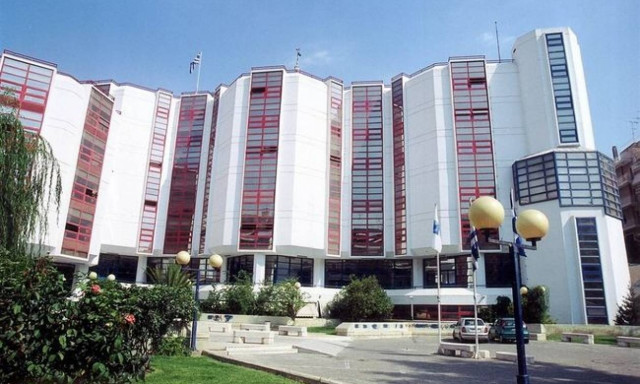 Εισβολή κουκουλοφόρων στο πανεπιστήμιο Πειραιά - Επιτέθηκαν σε καθηγήτρια (pic)