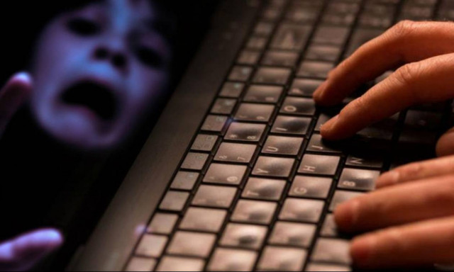 Δύο συλλήψεις για πορνογραφία ανηλίκων μέσω ΗΠΑ