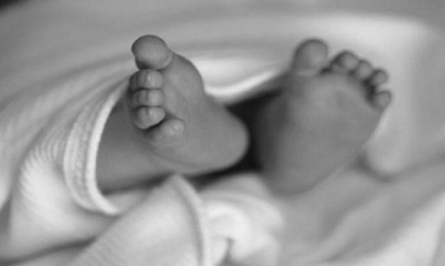 Φρίκη: Στραγγάλισε το 9 μηνών παιδί της και το πέταξε στα σκουπίδια