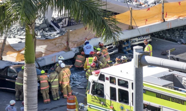 ΗΠΑ - Κατάρρευση πεζογέφυρας: Στους έξι ανέβηκε ο αριθμός των νεκρών (pics&vids)