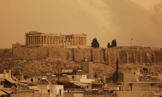 Καιρός: Ζέστη, θυελλώδεις νοτιάδες και λασποβροχές το Σαββατοκύριακο