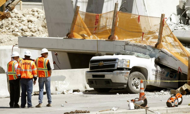 Τραγική ειρωνεία: Λίγες ώρες πριν την κατάρρευση της πεζογέφυρας μηχανικοί είχαν εκδώσει γνωμάτευση