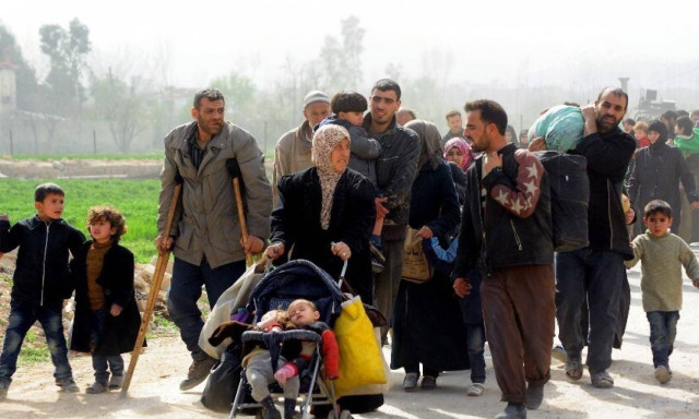 Η έξοδος της Γούτα: 30 χιλιάδες άμαχοι εγκαταλείπουν την πόλη - Στιγμές αγωνίας (Vids)
