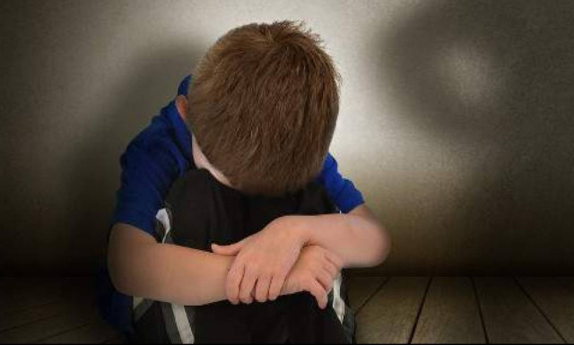 Θεσσαλονίκη - Φωτογραφία – ντοκουμέντο: Ο 63χρονος παιδεραστής «παγιδεύει» παιδί σε καφετέρια