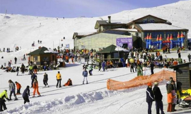 Πασχαλινές αποδράσεις στα χιονοδρομικά κέντρα με τον καιρό… βοηθό