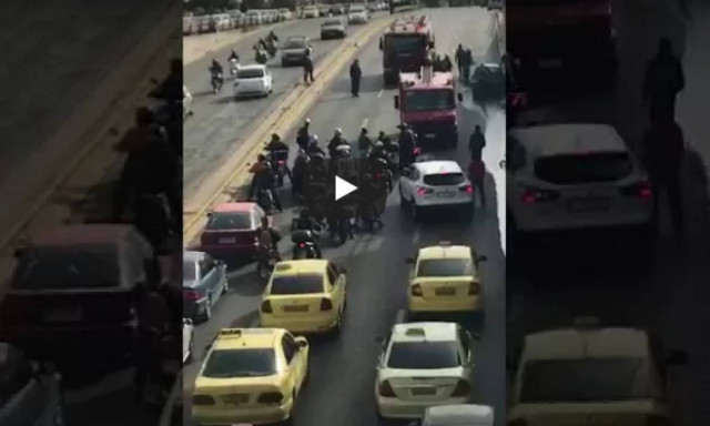 Συμβαίνει τώρα - Πήρε φωτιά ΙΧ στην κάθοδο της Κηφισίας (video)