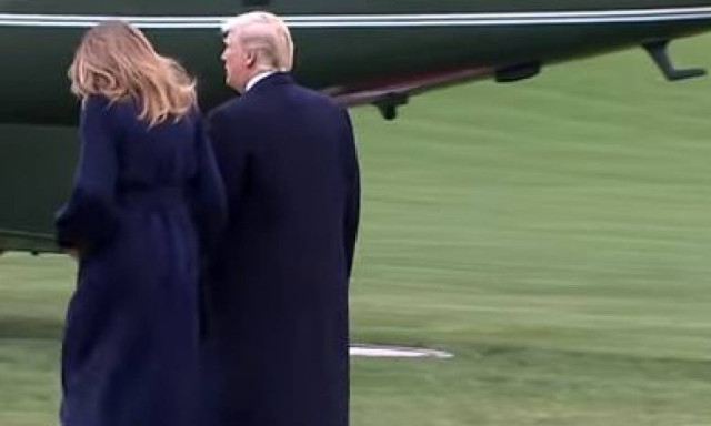 ΗΠΑ: Το παραπάτημα της Μελάνια και ο... «ιππότης» Τραμπ! (vid)