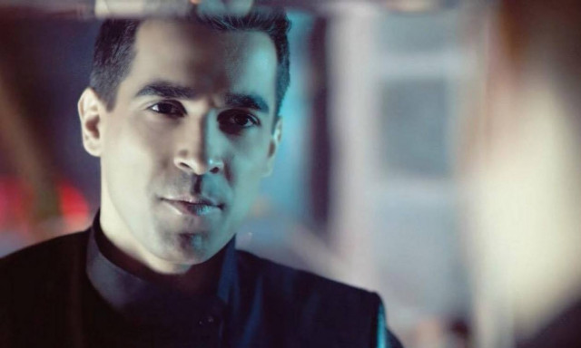 «Ο βασιλιάς του κόσμου»: Η νέα επιτυχία του Βασίλη Δήμα! (Official Video Clip)