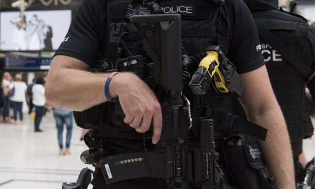 Αναστάτωση στο Λονδίνο από «ύποπτο» πακέτο κοντά στα γραφεία της Cambridge Analytica (vid)