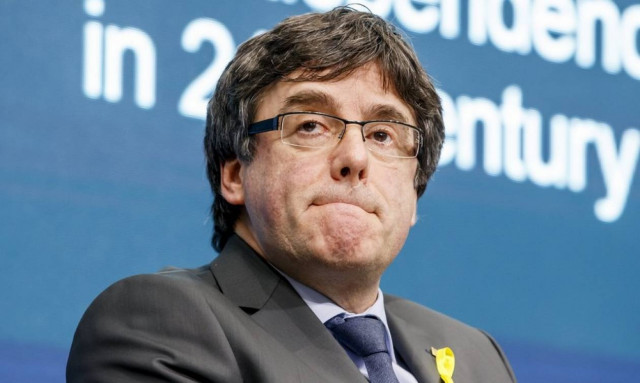 Ισπανία: Εντάλματα σύλληψης σε βάρος του Πουτζντεμόν και άλλων πέντε Καταλανών αυτονομιστών