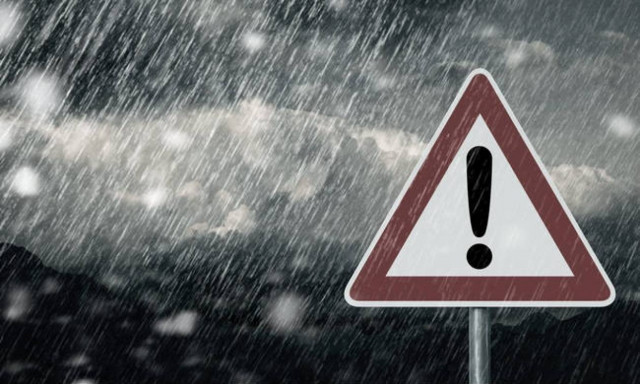 Καιρός - Η μανία της φύσης χτυπά την Ελλάδα: Στο Βορρά χιόνια και στο Νότο σκόνη